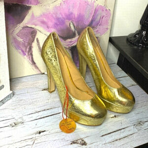 🌷 Chelsea Girl🌷 Gold Snakeskin Print Platform Heels NWT